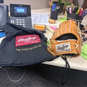 Rawlings Brown Baseball Glove with Black Bag